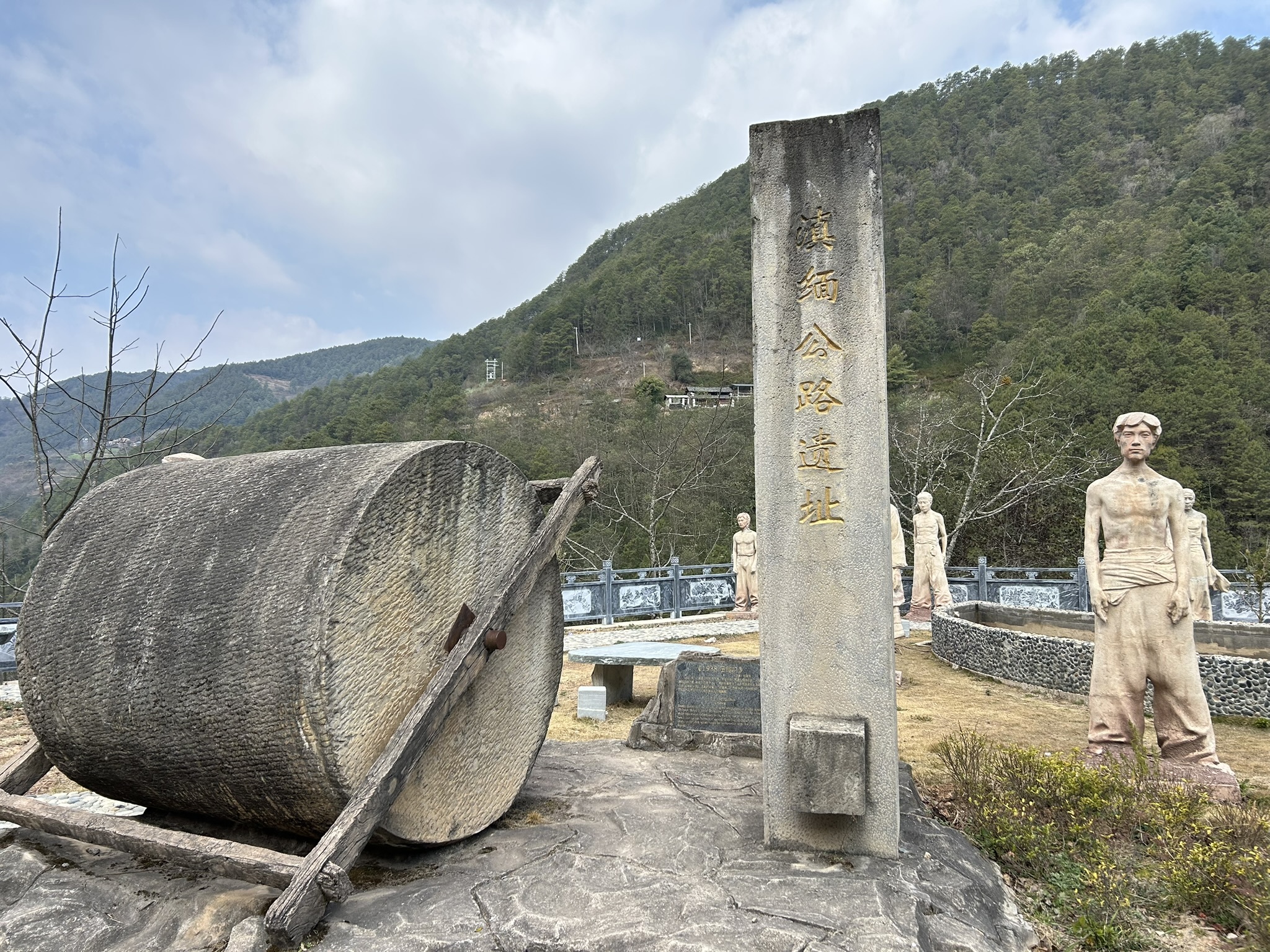 滇缅公路:悬崖上的生命线,二十万双手托起的抗战动脉