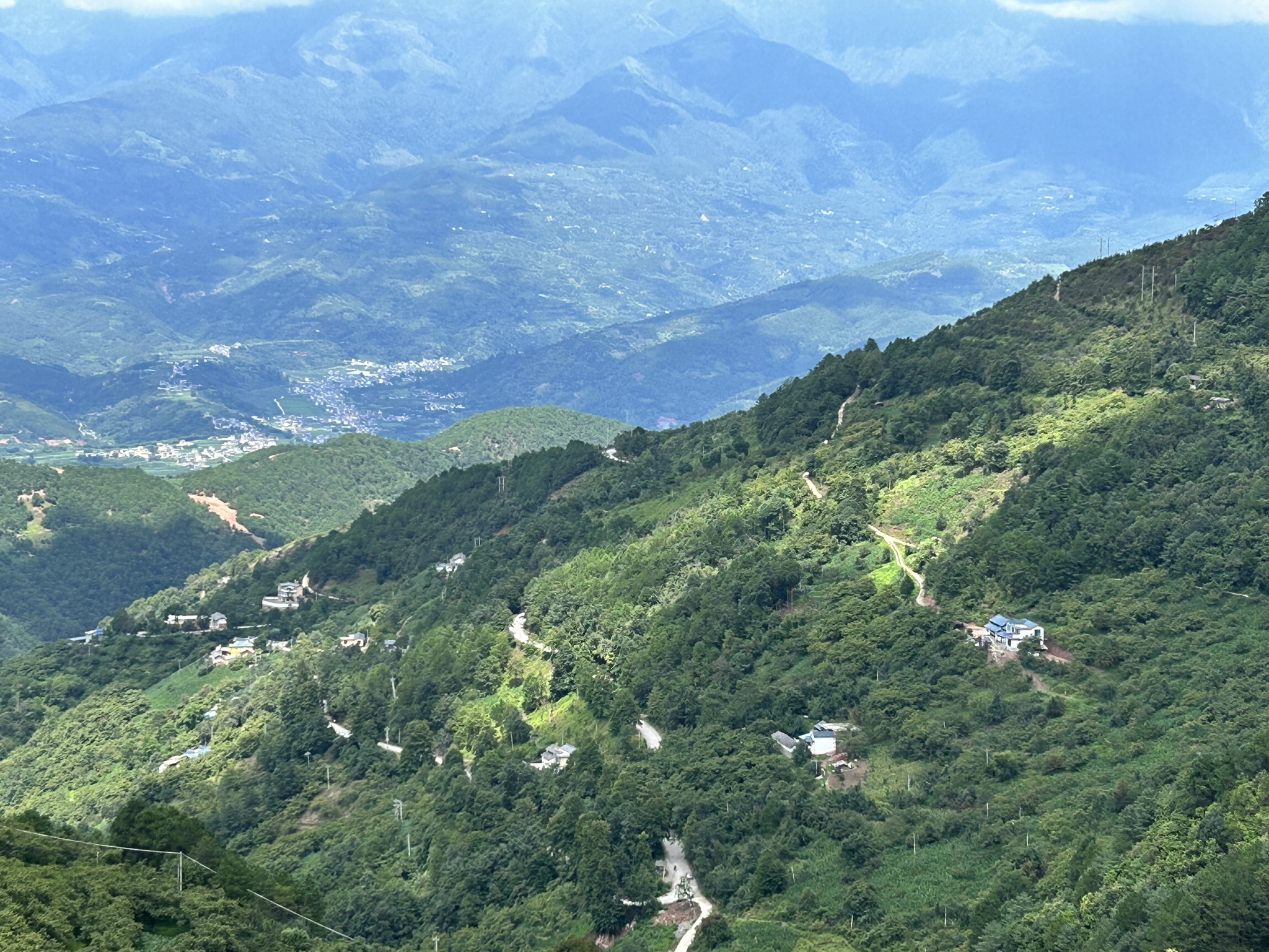 滇缅公路:悬崖上的生命线,二十万双手托起的抗战动脉